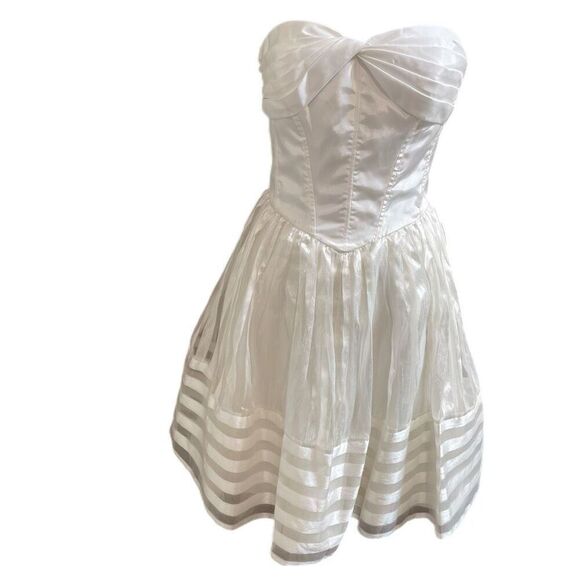 NWT Betsey Johnson White Formal Prom Dress Size 6 New - Picture 1 of 16